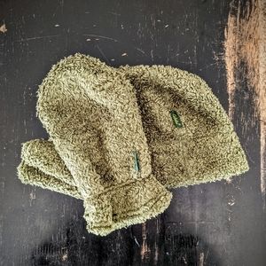 Women's, Cabela's hat and mitten combo.